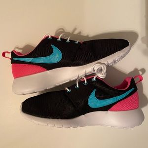 Nike Black/Pink/Blue Roshe
